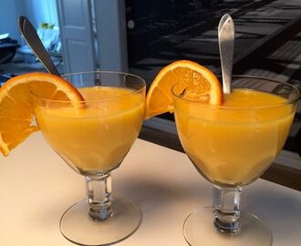 Uppiggande smoothie med apelsin och ingefära - Johanna Toftby
