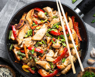 Kycklingwok med halloumi