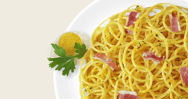 Spaghetti alla carbonara (Spaghetti med ägg, vitlök och fläsk)