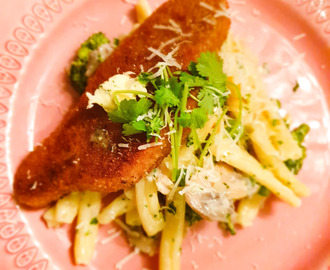 Vegansk schnitzel med broccoli och svamppasta