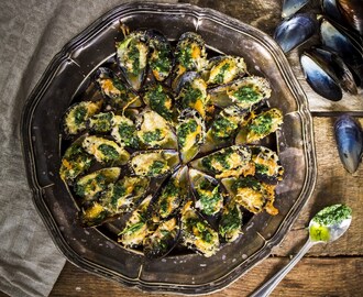 Gratinerade blåmusslor med parmesan och persiljeolja | Foodfolder - Vin, matglädje och inspiration!