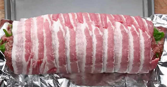 Linda in denna köttfärsrulle i bacon och kör in i ugnen – fyllningen får mig att jubla rakt ut