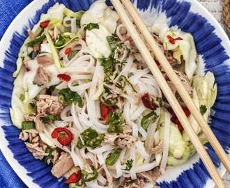 Asiatisk tonfisksallad med nudlar