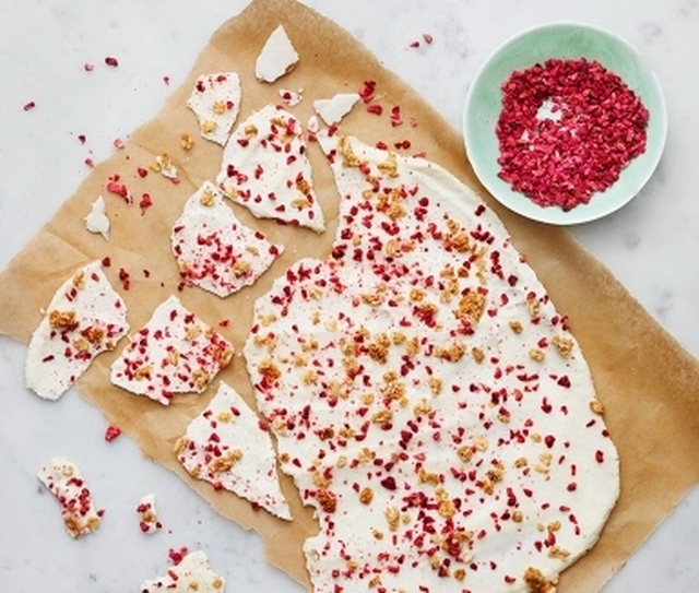 Fryst yoghurtbräck med müsli