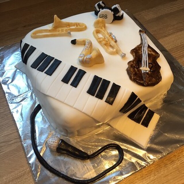 Big band cake
