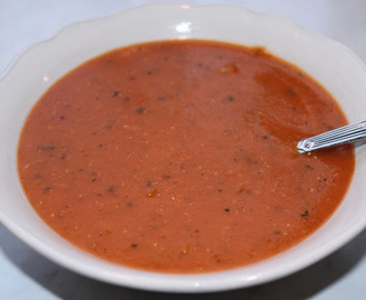 Krämig tomat och linssoppa med örter