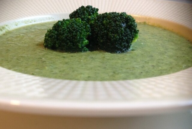 Veckans vegetariska -broccolisoppa lchf och paleo