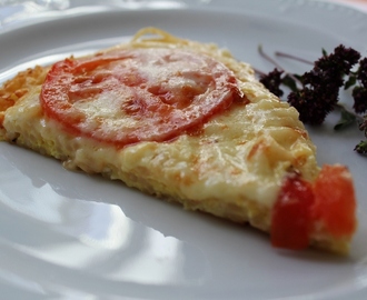 Spagettifrittata med tomat, mozzarella och parmesan