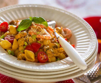 Pasta med heta räkor och champinjoner