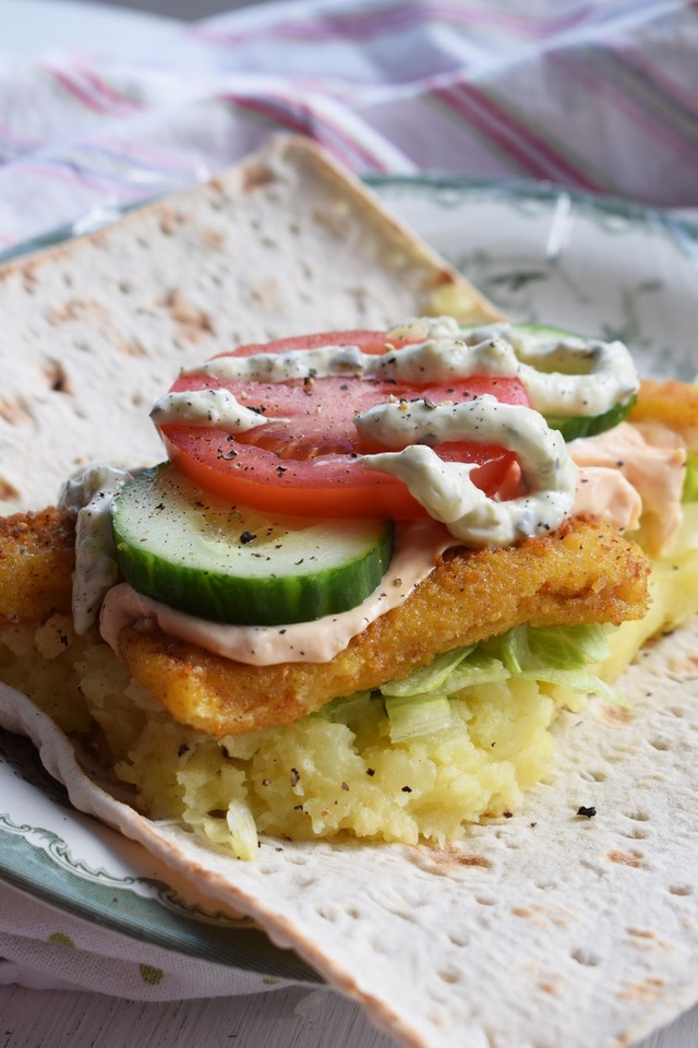 Wraps med fiskpinnar och potatismos