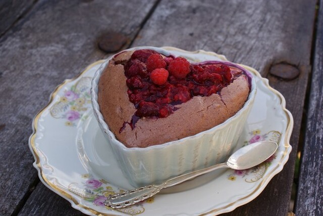 Soft and fluffy Chocolateheart with varm raspberry mash!