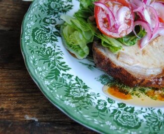 Helstekt kotlettrad med fransk tomatsallad