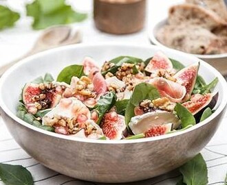 Prosciuttosallad med granatäpple, fikon och getost