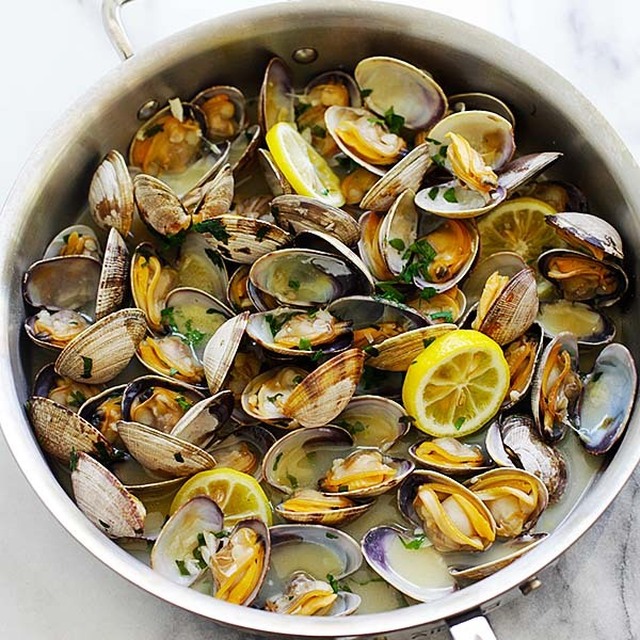 Steamed Clams in Beer