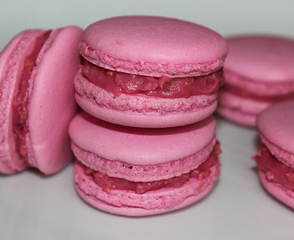 Macarons med vit choklad- och hallonganache