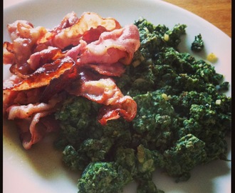 Kylskåpsrens - Spenat scramble med stekt bacon