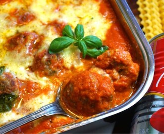 Italienska köttbullar med tomatsås och mozzarella