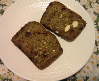 Grovt glutenfritt formbröd - en orgie i nyttigheter