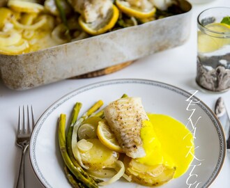 Ugnsbakad torsk med potatis och sparris