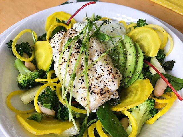 Ugnsbakad torsk med matig sallad