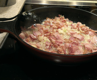 Pastagratäng med bacon