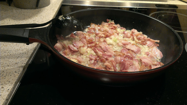Pastagratäng med bacon