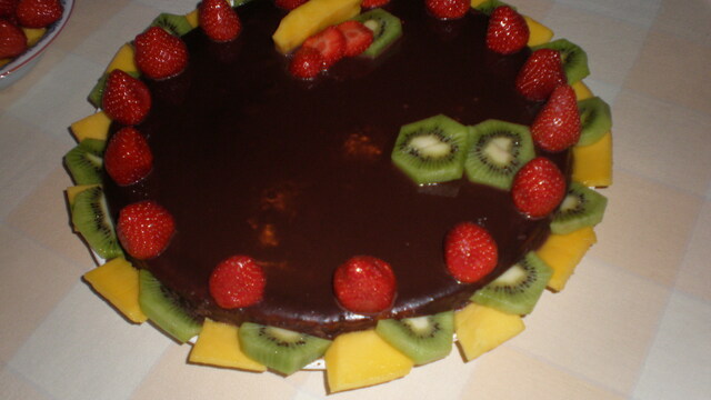 Fransk chokladtårta med frukt