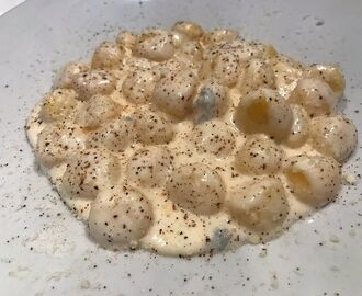 Francesco?? on Instagram: “Gnocchi di patate con fonduta di parmigiano e gorgonzola???‍? • • • • #pasta #gnocchi #gorgonzola #cheese #pastas #italyeats #pastamania…”
