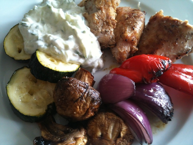 Grillad Kyckling med Grönsaksspett & Tzatziki LCHF