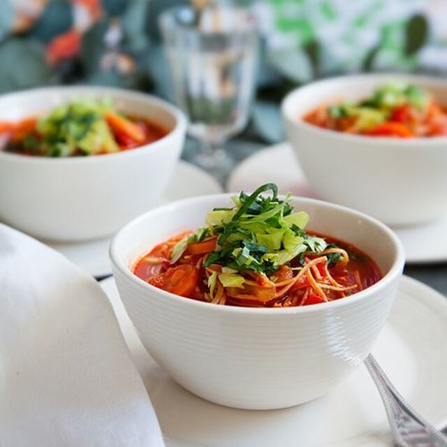 Fredriks vegetariska minestronesoppa med rostad chili och paprika