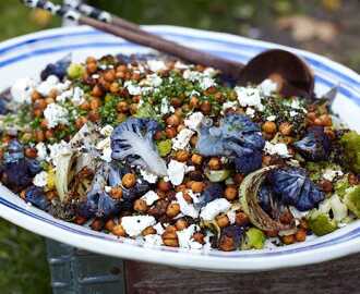 Rostad blomkålssallad med quinoa och fårost