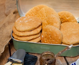 Frukostkakor med dinkel och råriven morot