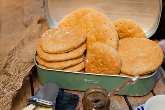 Frukostkakor med dinkel och råriven morot