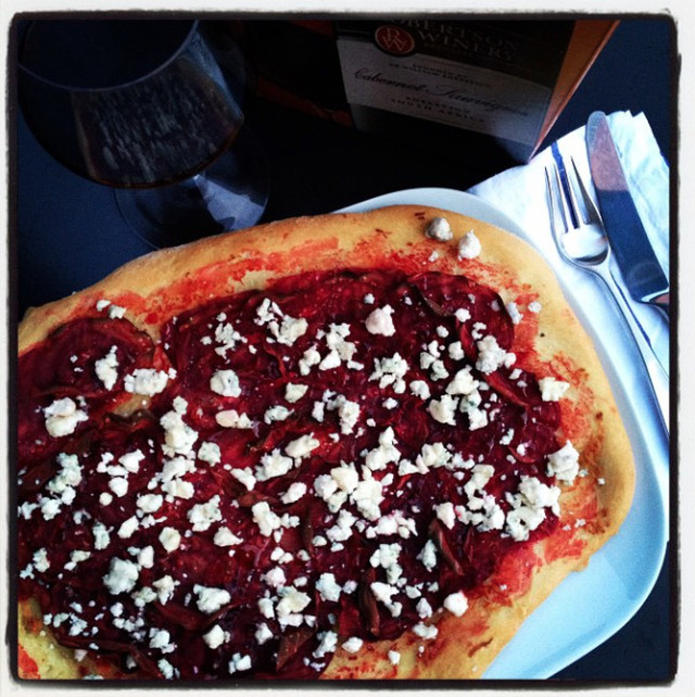 Robertson loves rödbetor: rödbetspizza med blåmögelost och honung