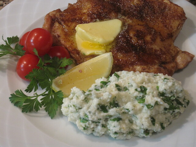 Schnitzel med grönt blomkålsmos