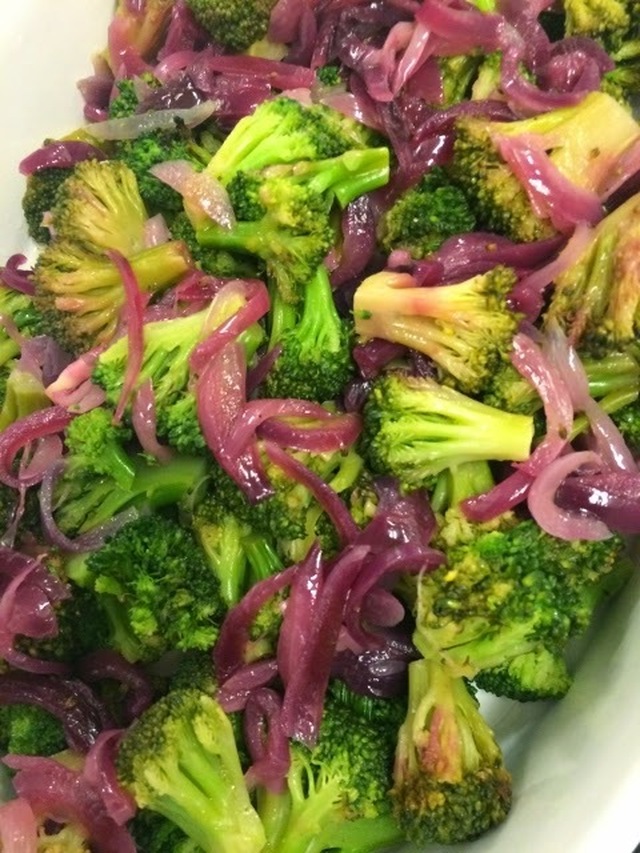 Var dags gröna mat - Rostad broccoli med karamelliserad röd lök
