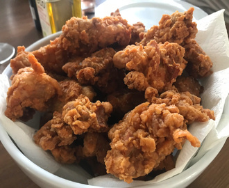 Friterad kyckling (KFC-style) med ranchdressing och asiatisk sötsyrlig sås