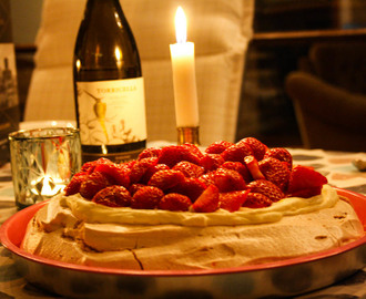 Pavlova med jordgubbar & lemoncurd