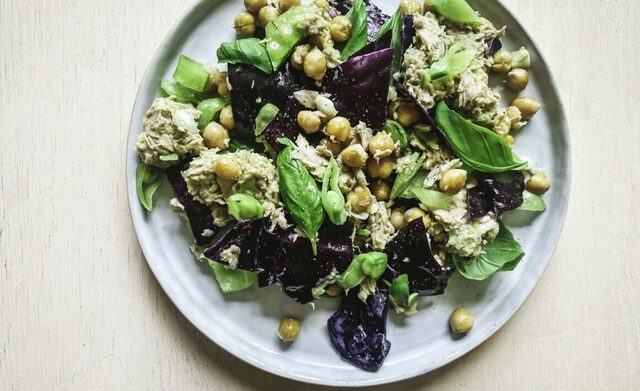 Tonfisksallad med senapsdressing och kikärtskrutonger – Food Pharmacy