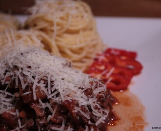 Pasta Bolognese med färs av finhackat kött