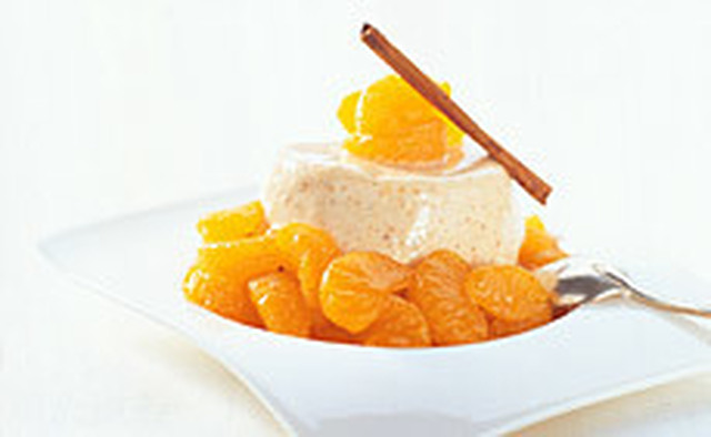 Kanelyoghurt-pannacotta med mandarinsallad