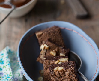 Super scrumptious raw brownies + heavenly homemade almond butter