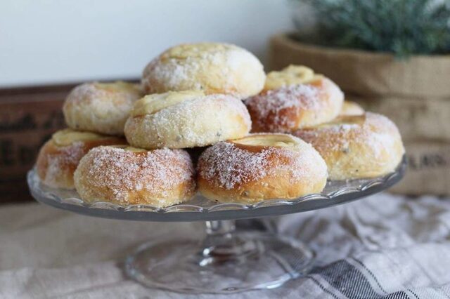 Vaniljbullar med hemmagjord vaniljkräm