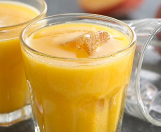 Persika och mango smoothie