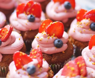 Veras veganska jordgubbs- & kokoscupcakes
