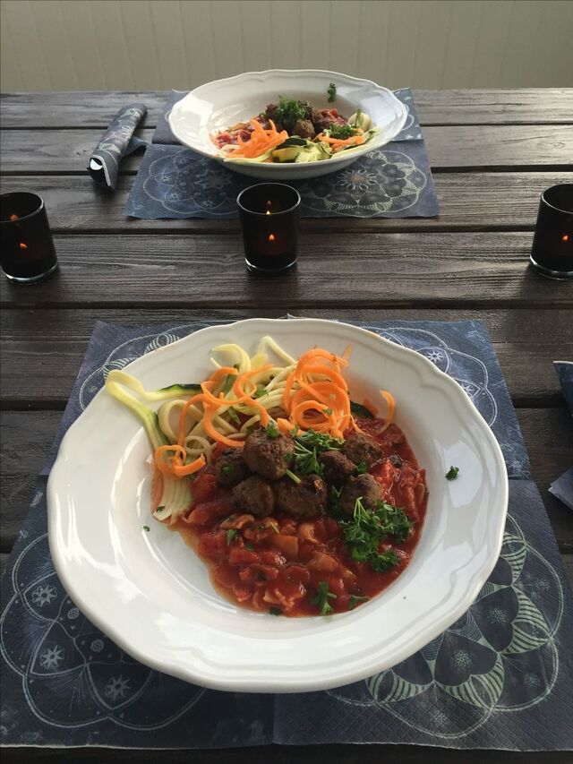 Köttbullar i het tomatsås