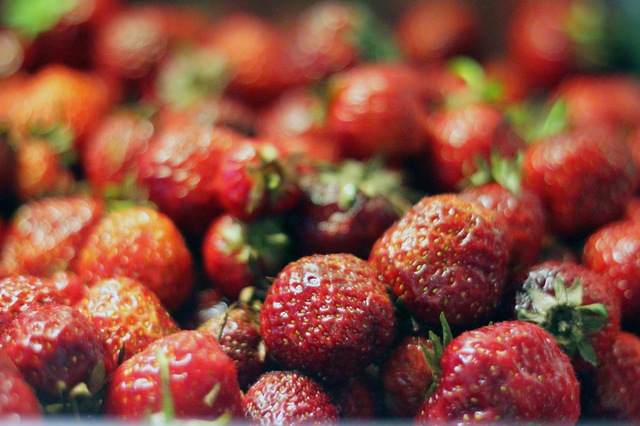 Rårörd jordgubbssaft och jordgubbssylt