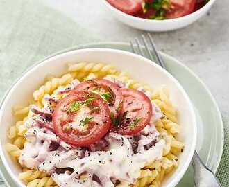 Pasta med krämig ost- och skinksås