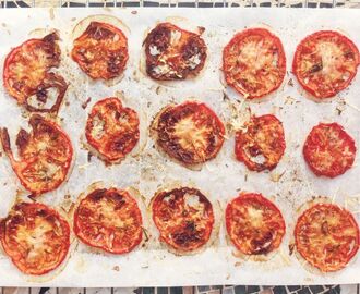 Nyttiga tomat- och parmesanchips
