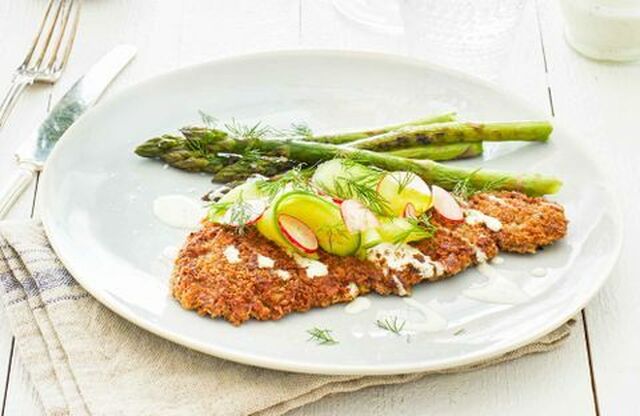 Wienerschnitzel med ranchsås och picklad gurka